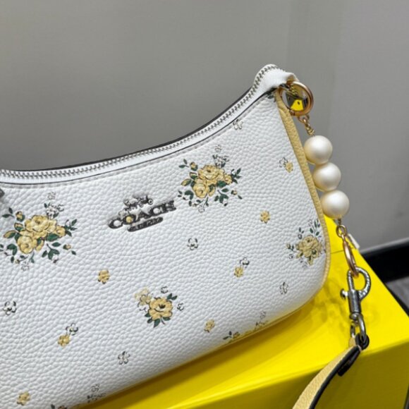 NWT Coach Teri series 24 shoulder bag with Charm - Picture 9 of 9